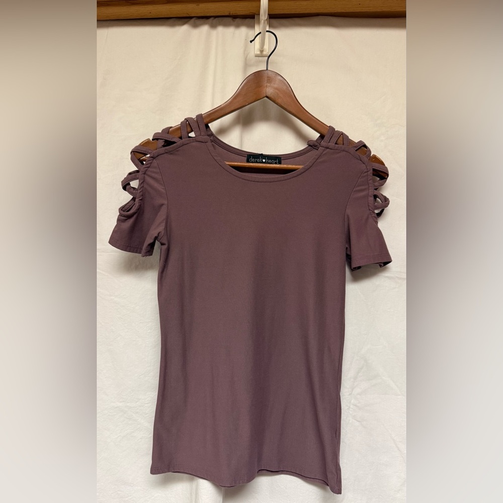 Derek Heart Short-Sleeve Mauve Top with Lattice Shoulder Detail